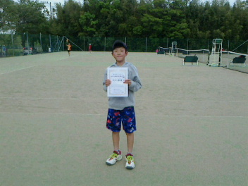 05/03(水) 小学生男女混合シングルス 中級 優勝＜インスピリッツテニスクラブ＞